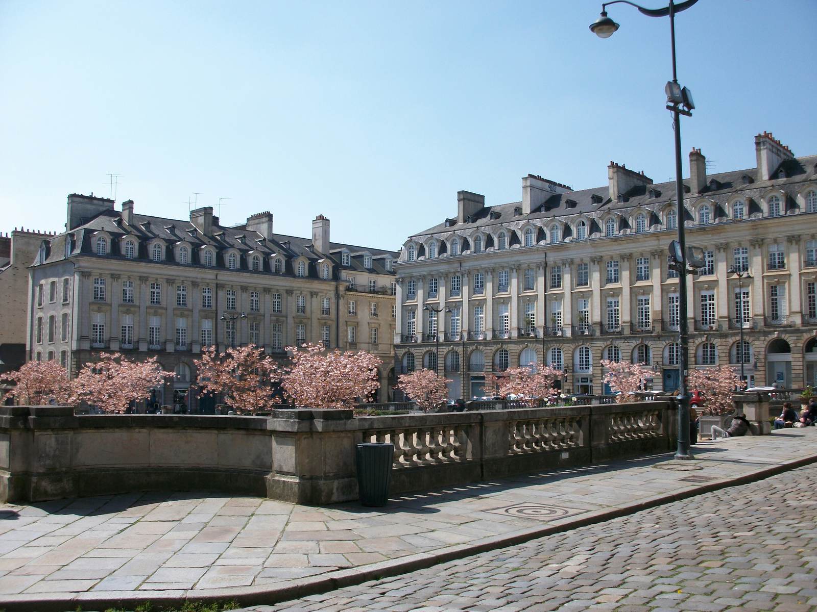 Place Saint-Anne et son architecture typique à Rennes